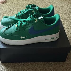Nike Air Force 1 '07 LV8 - Malachite and Blue Jay